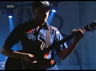 Rage Against The Machine - Guerrilla Radio (The Battle Of Dusseldorf 2000)