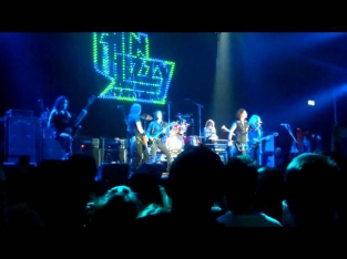 Thin Lizzy feat. Richard Fortus (G'n'R) - Don't Believe a Word - Birmingham - 26-5-12.MP4