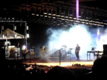 nine inch nails - wish (live in Athens '09)