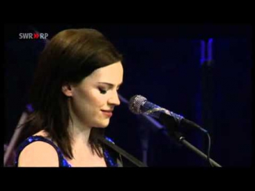 Amy MacDonald - Dancing In The Dark (Orchestral Version)